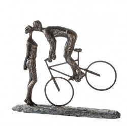 Sculpture Kiss me, un baiser à vélo "Casablanca"